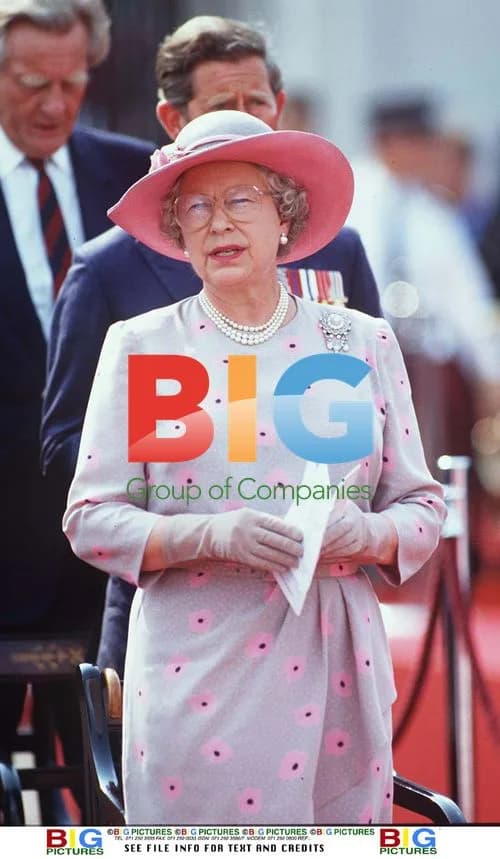 The Queen at VJ Day Service, Buckingham Palace