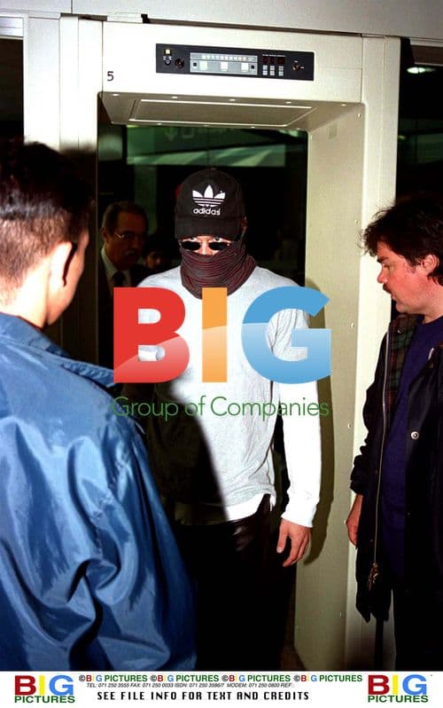 Brad Pitt Avoiding Paparazzi at LAX