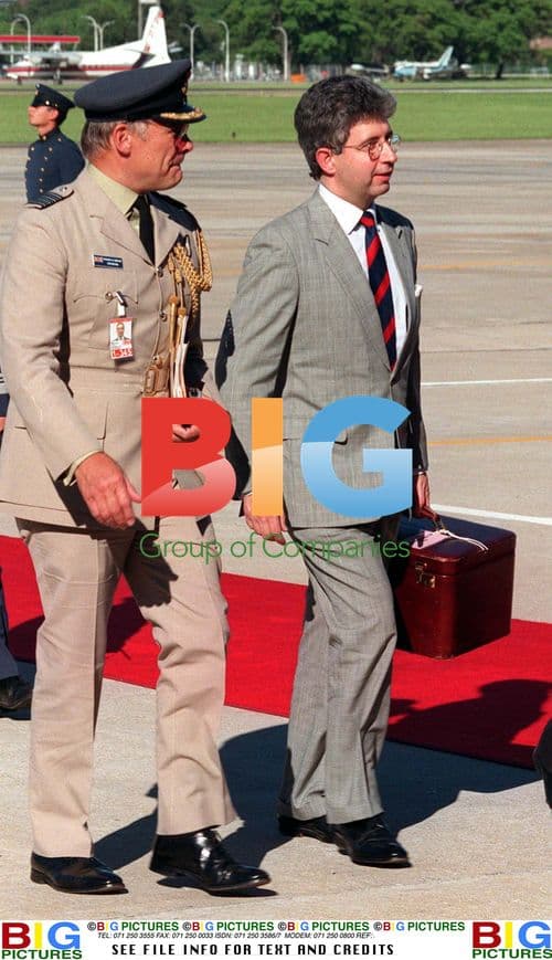 Patrick Jephson resigns as Princess Diana's press secretary