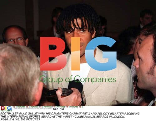 Ruud Gullit with daughters at awards