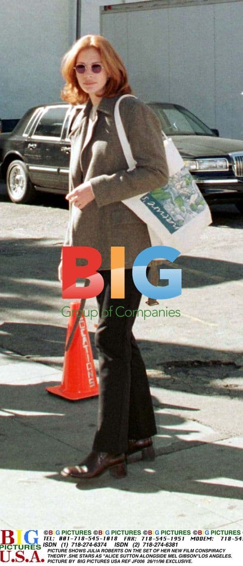 Julia Roberts on Conspiracy Theory set