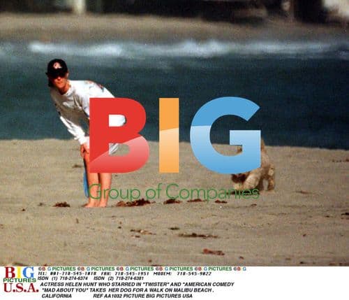 Helen Hunt takes dog for beach walk