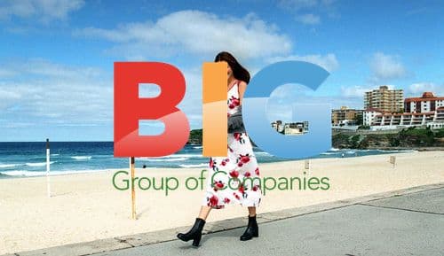 Jacinda Barrett Walks on Bondi Beach