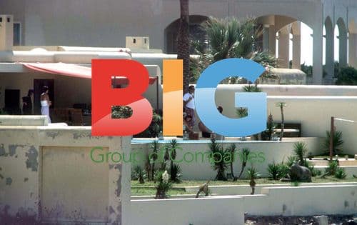 ELLE MACPHERSON AND ARPAD BUSSON IN IBIZA