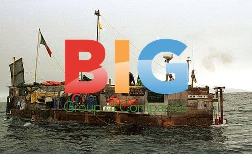 Homemade raft "Son of Town Hall" entering Castletownbere Harbour