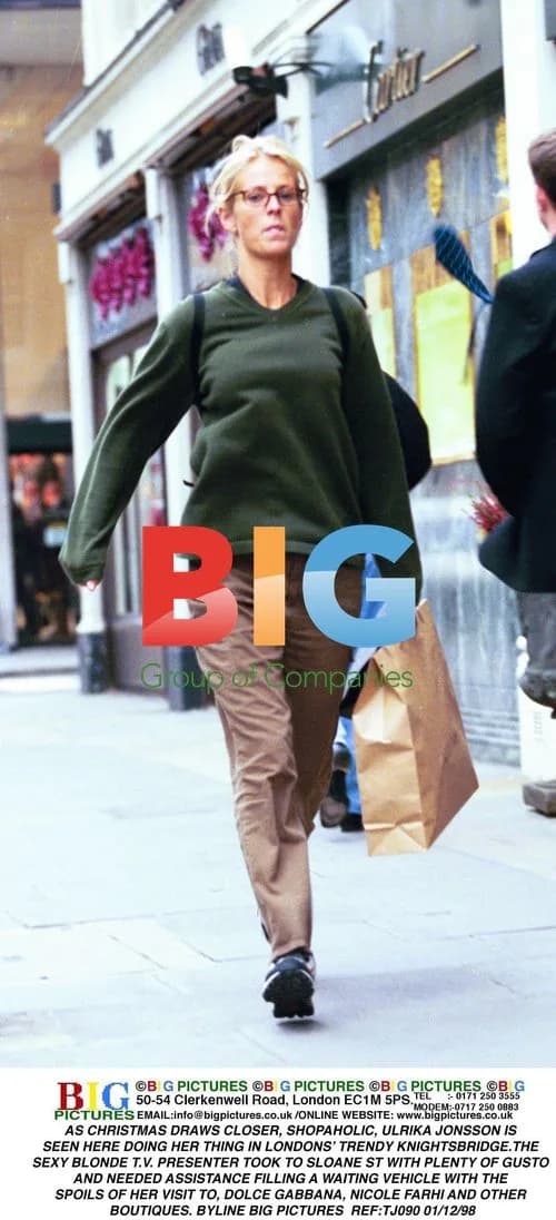 Ulrika Jonsson Shopping in Knightsbridge