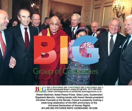 Nobel Peace Laureates Hold Hands at Senate