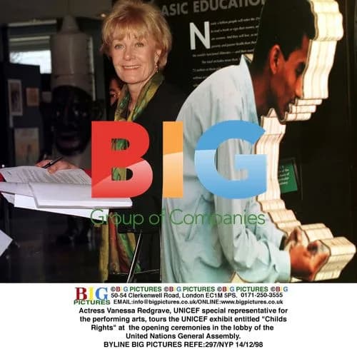 Vanessa Redgrave tours UNICEF "Childs Rights" exhibit