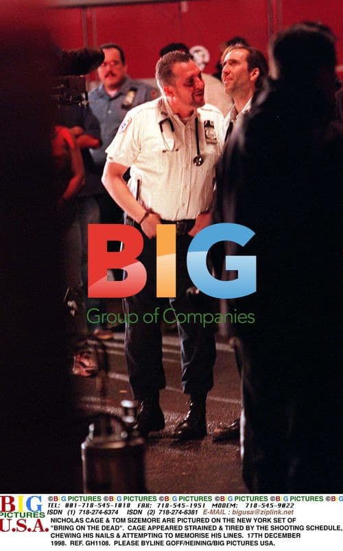 Nicholas Cage and Tom Sizemore on "Bring on the Dead" set