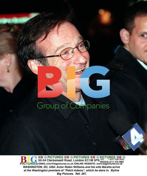Robin Williams at Patch Adams Premiere