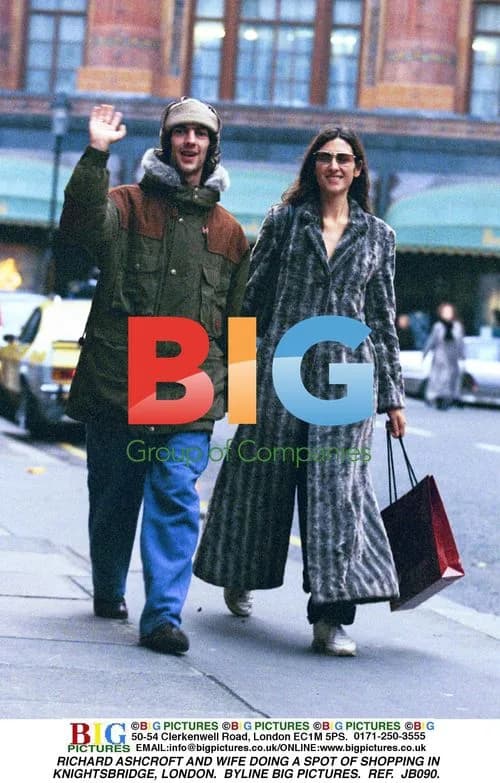Richard Ashcroft and wife shopping in Knightsbridge