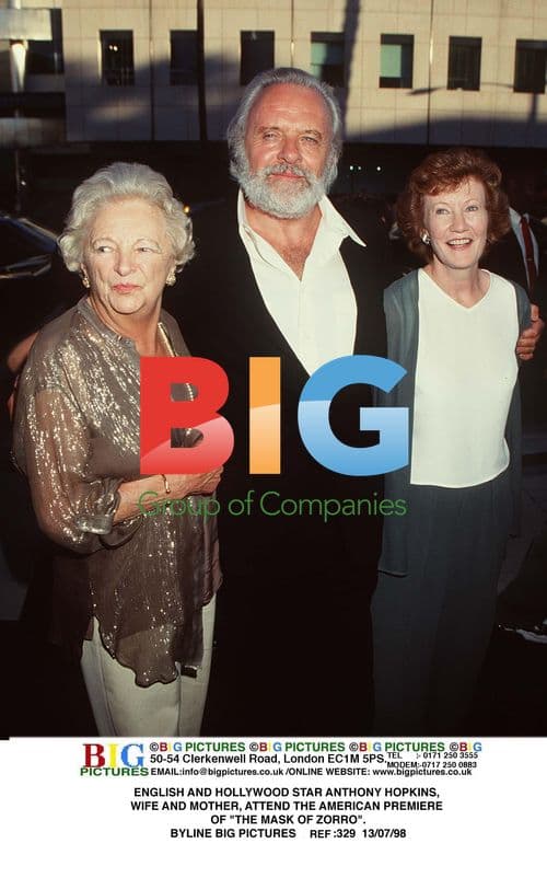 Anthony Hopkins Attends 'Mask of Zorro' Premiere