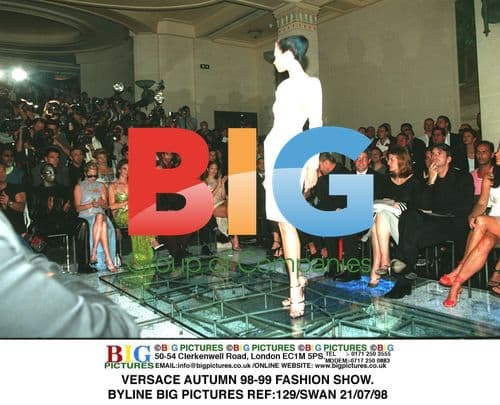 VERSACE AUTUMN 98-99 FASHION SHOW