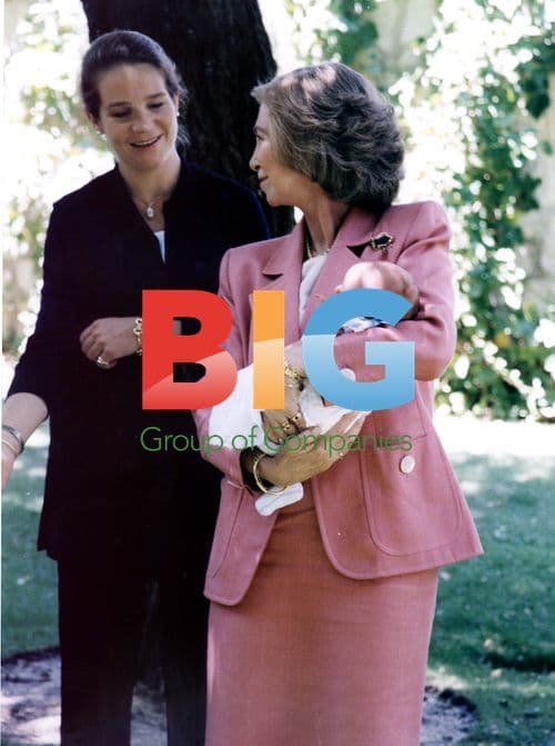 Queen Sophia presents new grandson to media