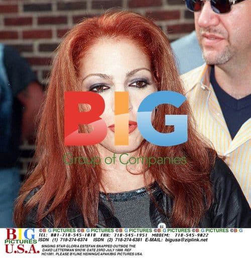 Gloria Estefan signs autographs outside Letterman show