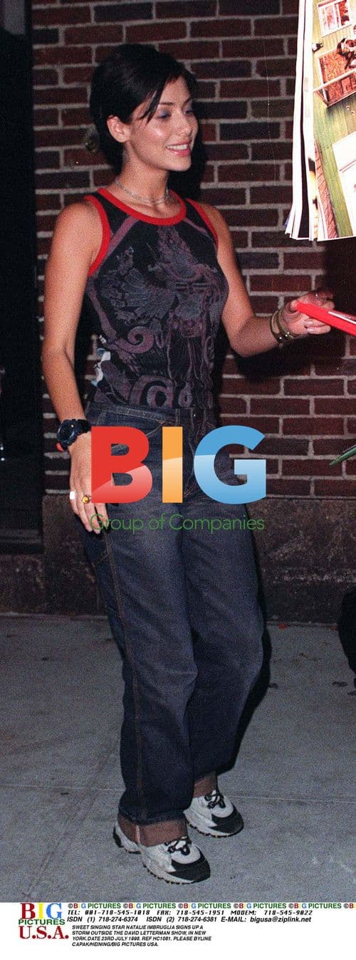 Natalie Imbruglia Signs Autographs in NYC