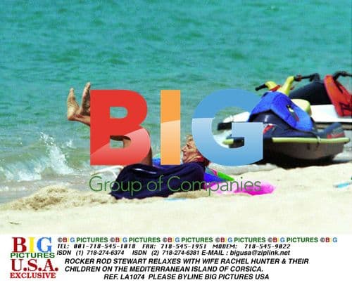 Rod Stewart Relaxes with Family in Corsica