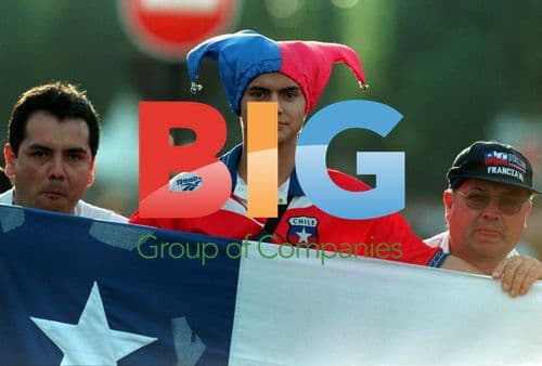 Chile Fans in Paris Before World Cup