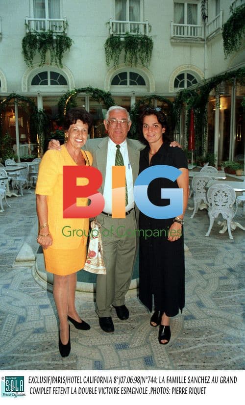 MOYA, SANCHEZ AND FAMILY CELEBRATE FRENCH OPEN WINS