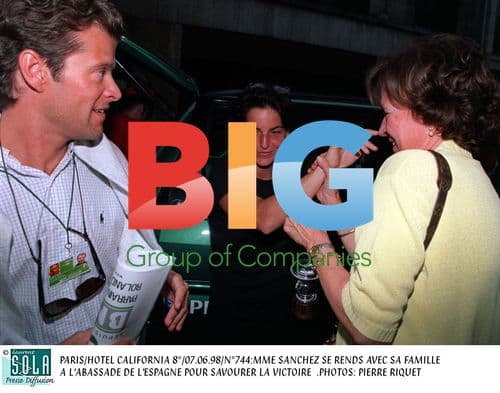 CARLOS MOYA CELEBRATES FRENCH OPEN WIN