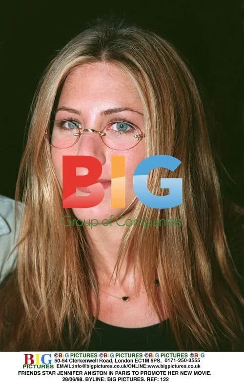 JENNIFER ANISTON PROMOTES NEW MOVIE IN PARIS