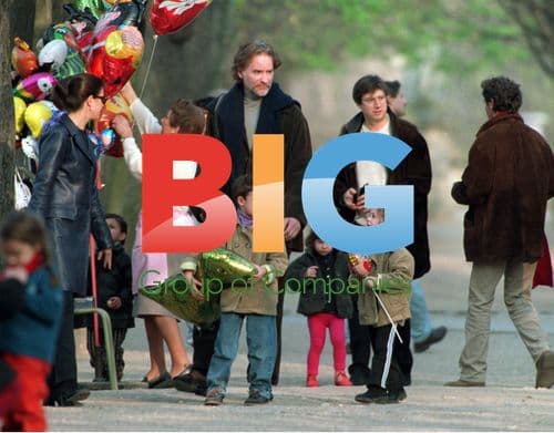 Kevin Kline with family at Luxembourg Gardens