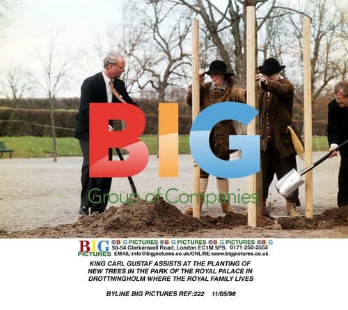 King Carl Gustaf plants trees at Drottningholm Palace