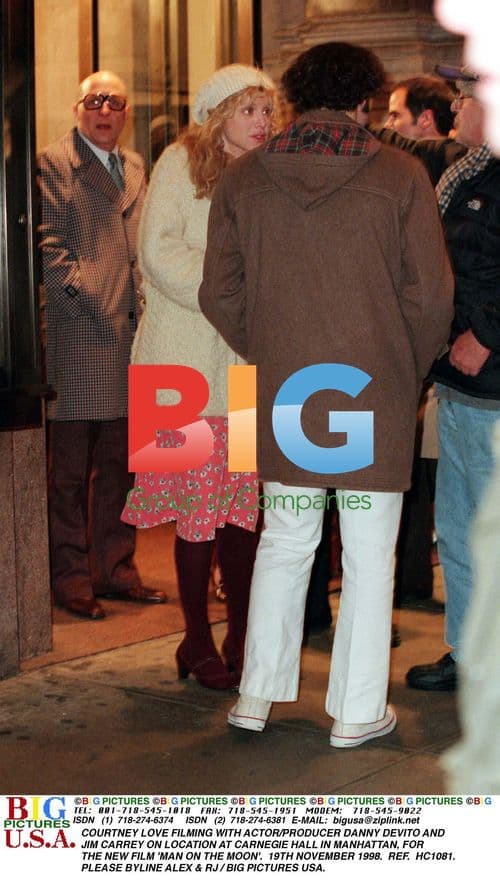 Courtney Love and Danny DeVito on Man on the Moon Set