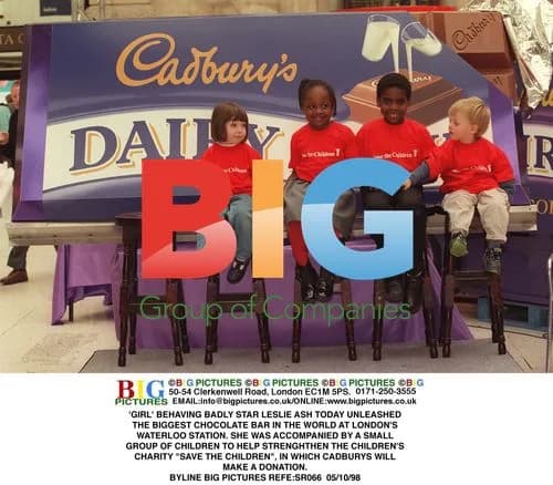 Leslie Ash Unveils World's Biggest Chocolate Bar