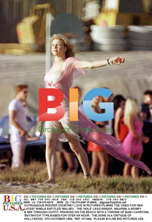 Courtney Love films 'Malibu' video