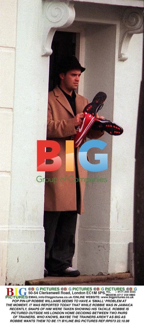 Robbie Williams Spotted Choosing Trainers