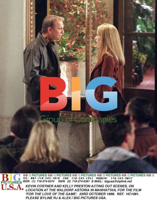 Kevin Costner and Kelly Preston on set