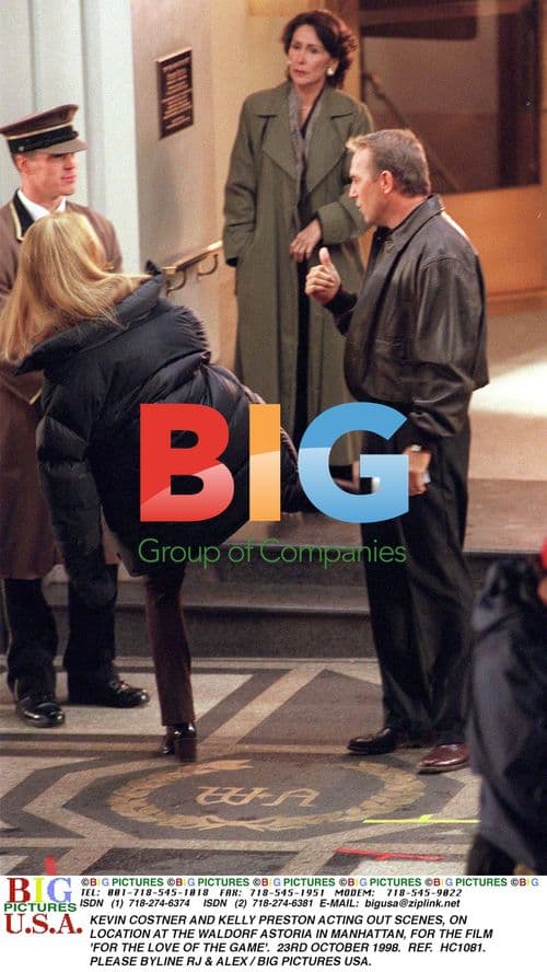 Kevin Costner and Kelly Preston on set