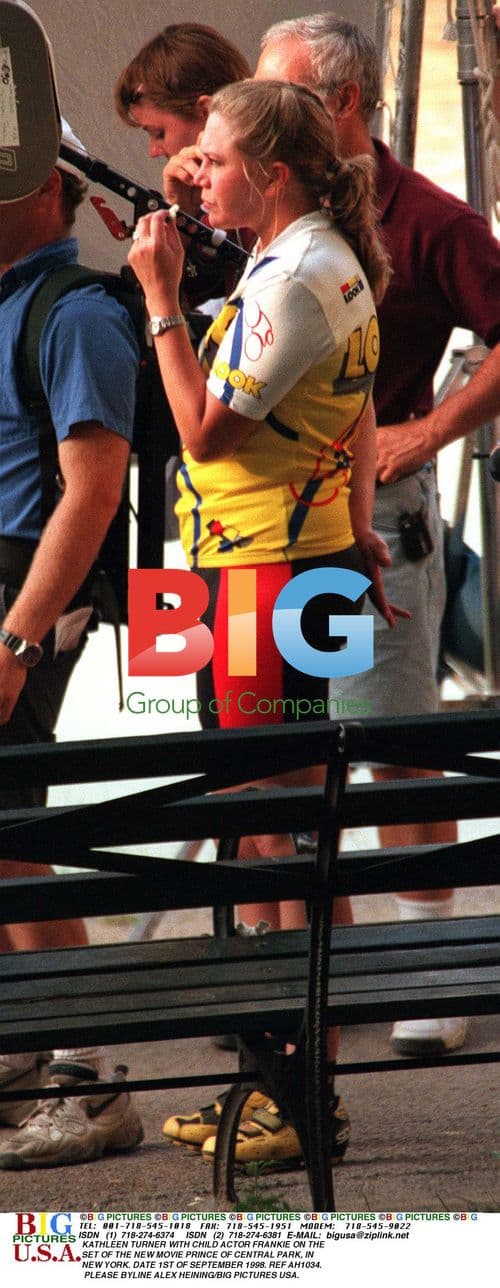 KATHLEEN TURNER and FRANKIE on SET of PRINCE OF CENTRAL PARK