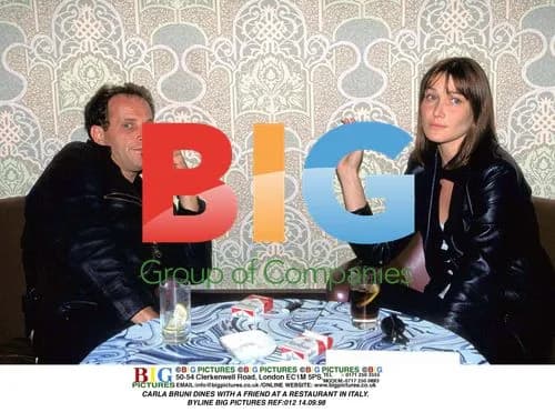 Carla Bruni Dines at Italian Restaurant