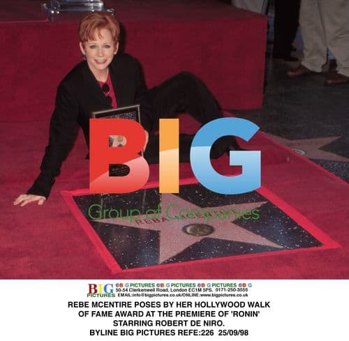 REBE MCENTIRE RECEIVES HOLLYWOOD WALK OF FAME AWARD