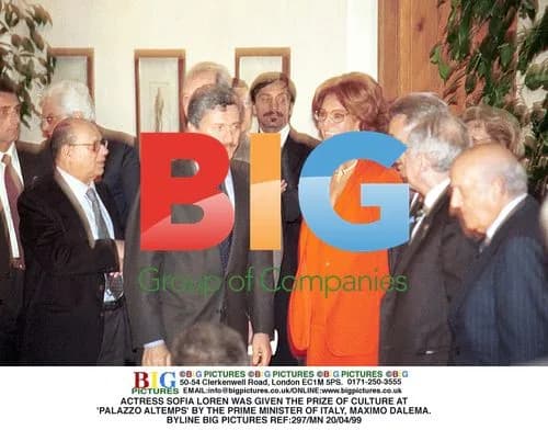 Sofia Loren Receives Culture Prize in Italy