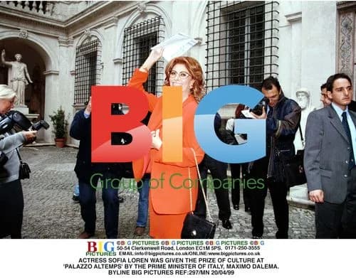 Sofia Loren Awarded Prize at Palazzo Altemps