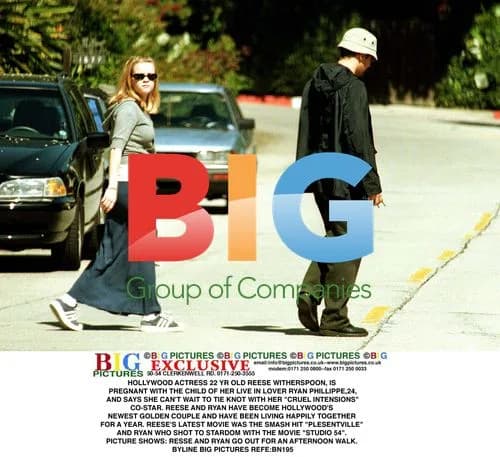 Reese Witherspoon and Ryan Phillippe Out on Walk