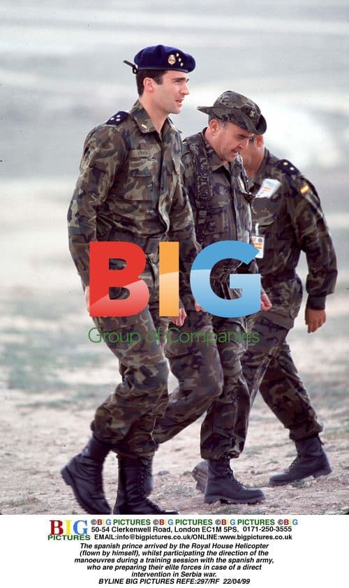 Spanish prince directs army training exercises