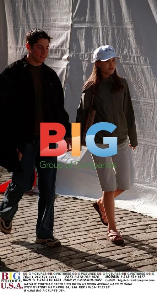 Natalie Portman Strolling on Madison Avenue