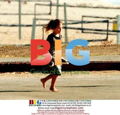 Tom Cruise Takes Kids to Beach