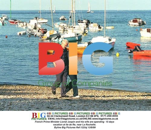 French PM Lionel Jospin on vacation in Ile de Re