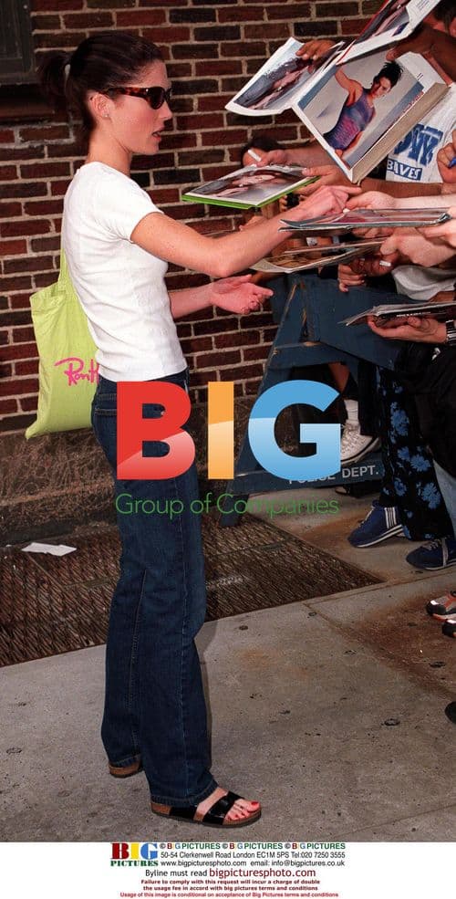 Lara Flynn Boyle leaves David Letterman Show