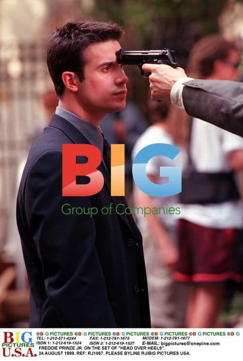 Freddie Prinze Jr on Head Over Heels set