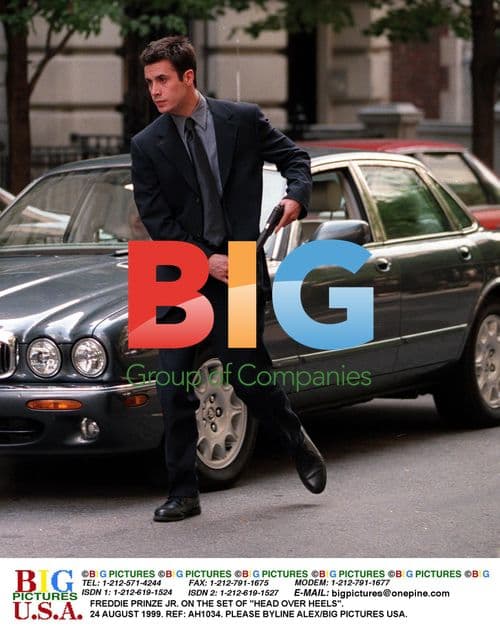 Freddie Prinze Jr on set of 'Head Over Heels'