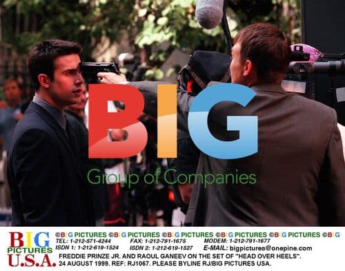 Freddie Prinze Jr on Head over Heels set