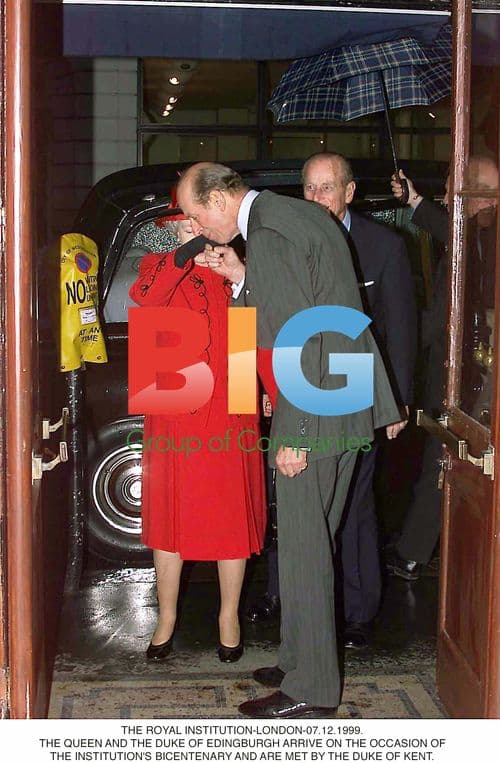 The Queen and Duke Arrive at Bicentenary