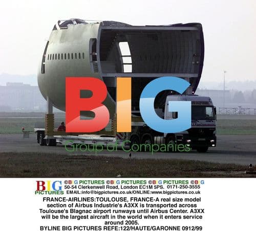 Airbus A3XX model transported in Toulouse