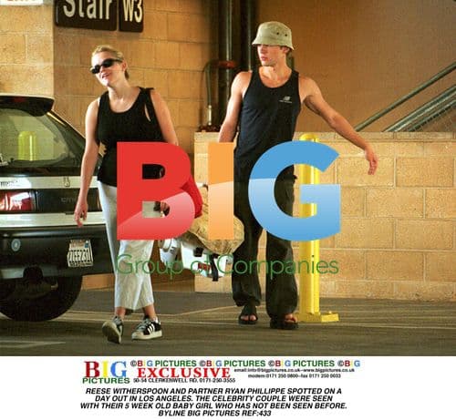 REESE WITHERSPOON AND RYAN PHILLIPPE WITH BABY